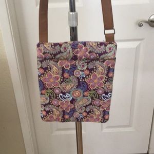 Stone Mountain bag purple is the main color